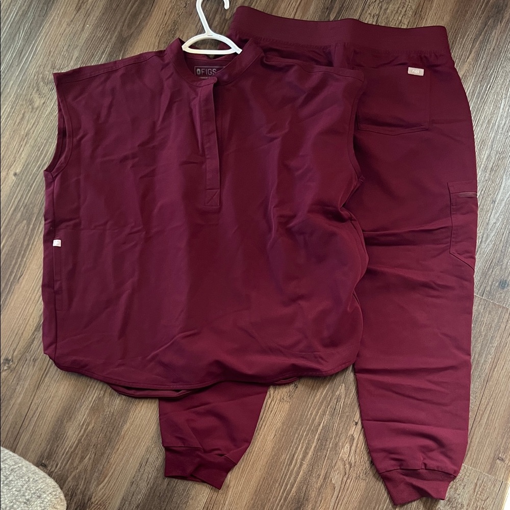 Figs Sleeveless V-Neck Tank Top - Burgundy